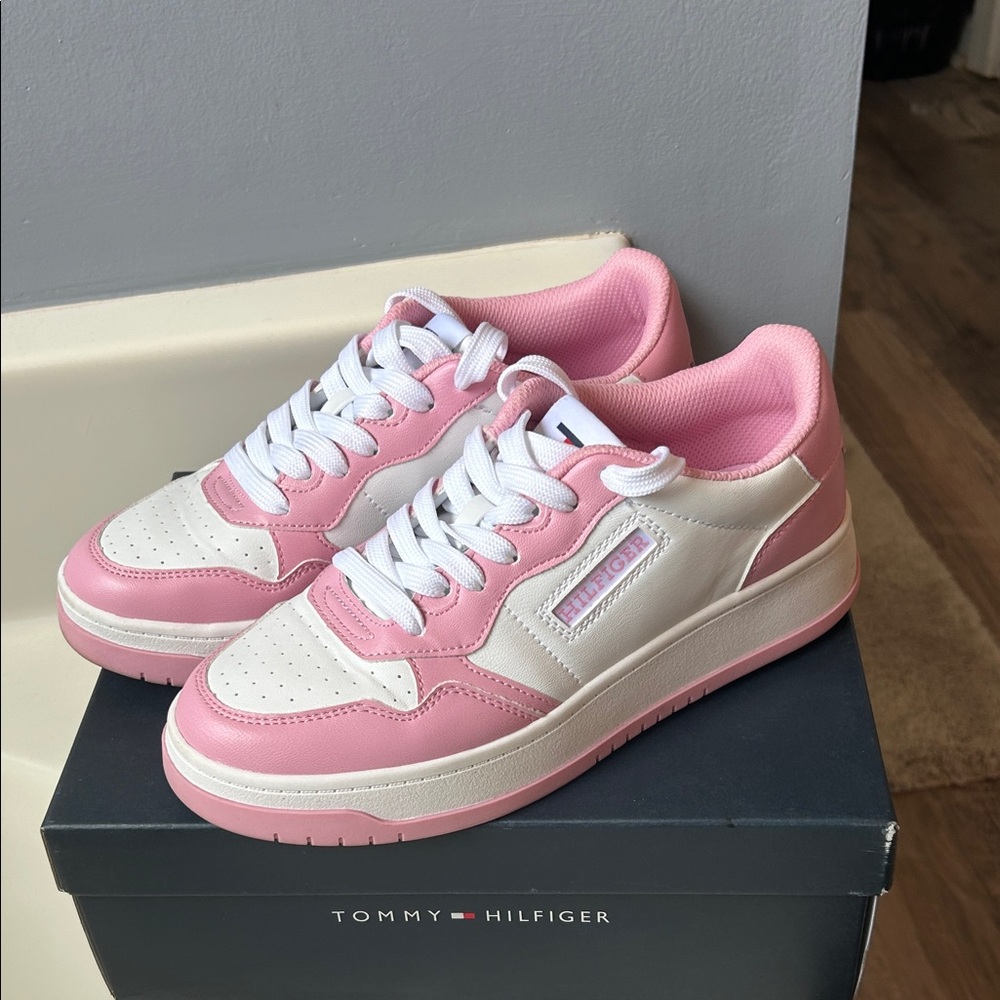 Tommy Hilfiger Women's Pink and White Casual Sneakers